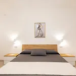 Laura * Bari Sardo