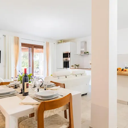 Laura בית נופש