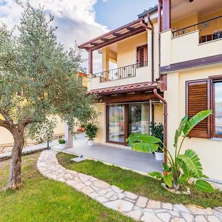 Laura בית נופש בארי סארדו